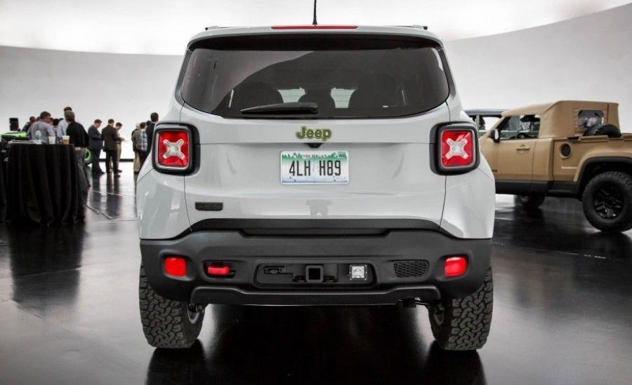  Jeep Renegade Commander Concept 2016 года  (фото 5 из 15)